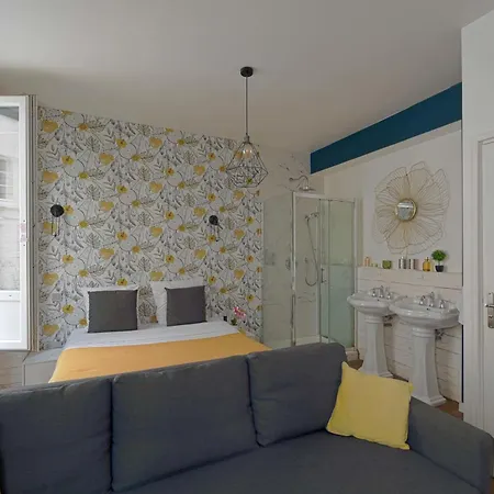 Contemporary Just Steps From The Champ De Mars